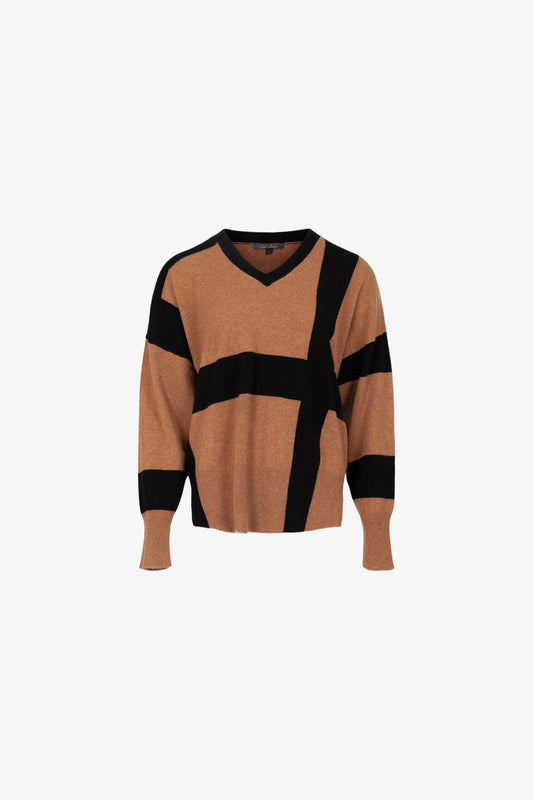 Batwing V-neck cashmere sweater with two-tone checks